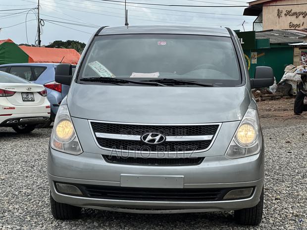 Hyundai H200 2013 Gray