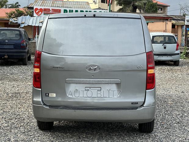 Hyundai H200 2013 Gray