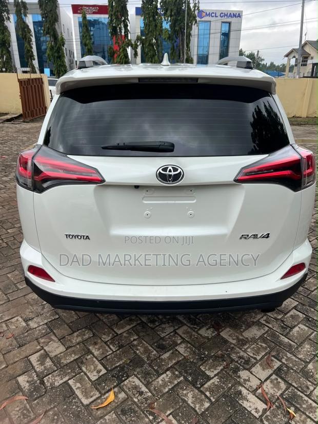 Toyota RAV4 2017 White