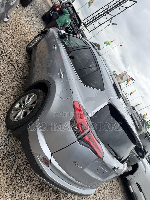 Toyota RAV4 Limited AWD (2.5L 4cyl 6A) 2017 Silver