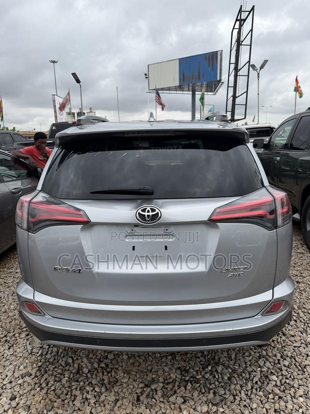 Toyota RAV4 Limited AWD (2.5L 4cyl 6A) 2017 Silver