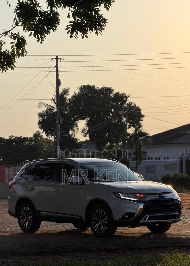 Mitsubishi Outlander SEL FWD 2020 White