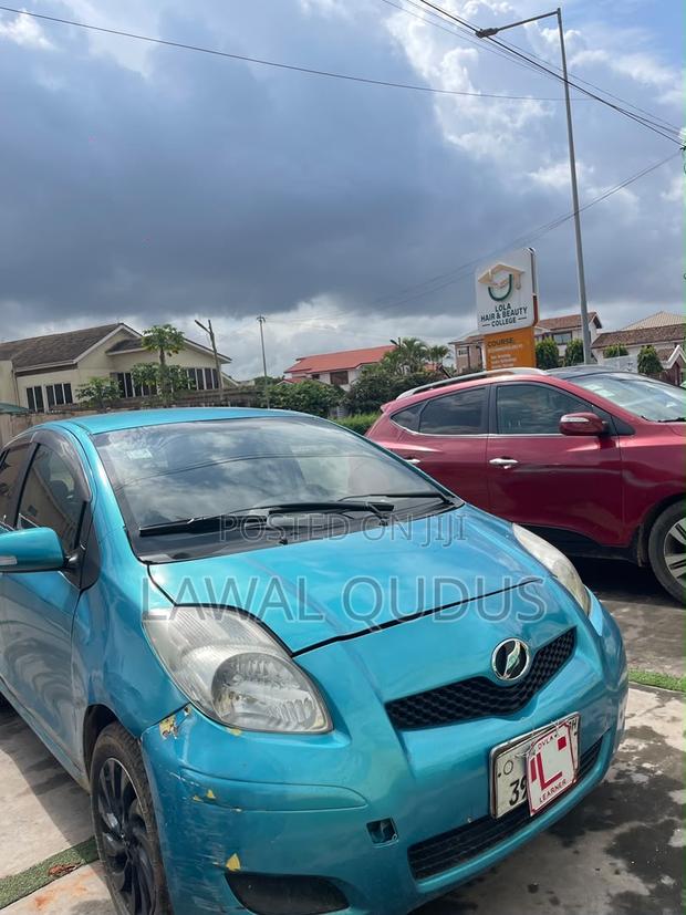 Toyota Vitz 1.0 FWD 5dr 2010 Blue