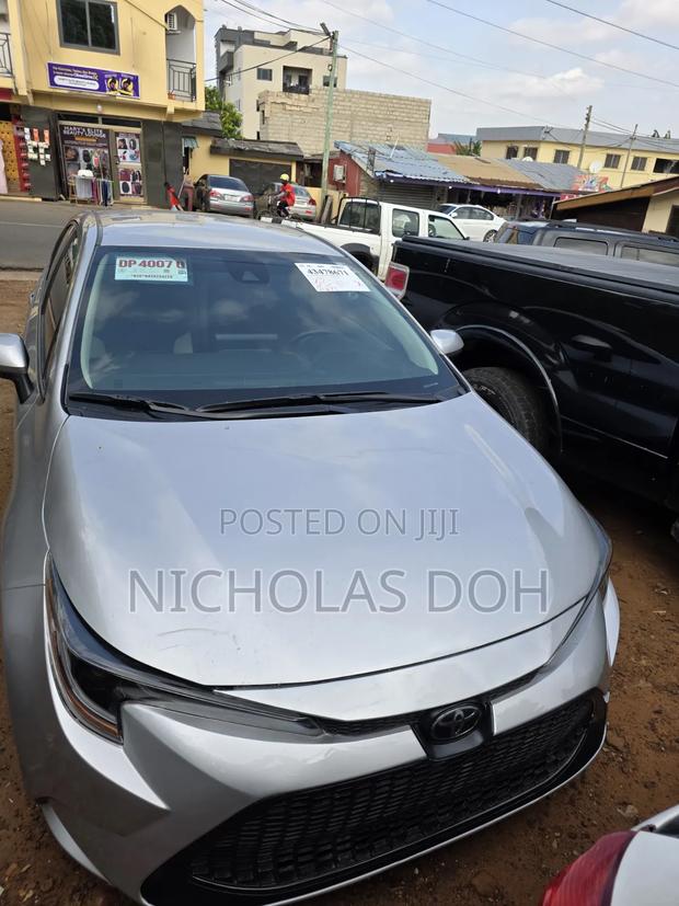 Toyota Corolla 2022 Silver