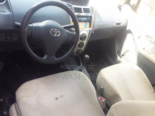 Toyota Vitz 2010 Blue