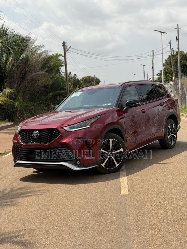 Toyota Highlander XSE 2022 Burgundy