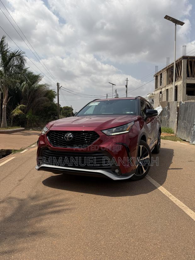 Toyota Highlander XSE 2022 Burgundy
