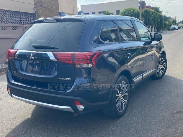 Mitsubishi Outlander 2.0 PHEV AWD 2018 Blue