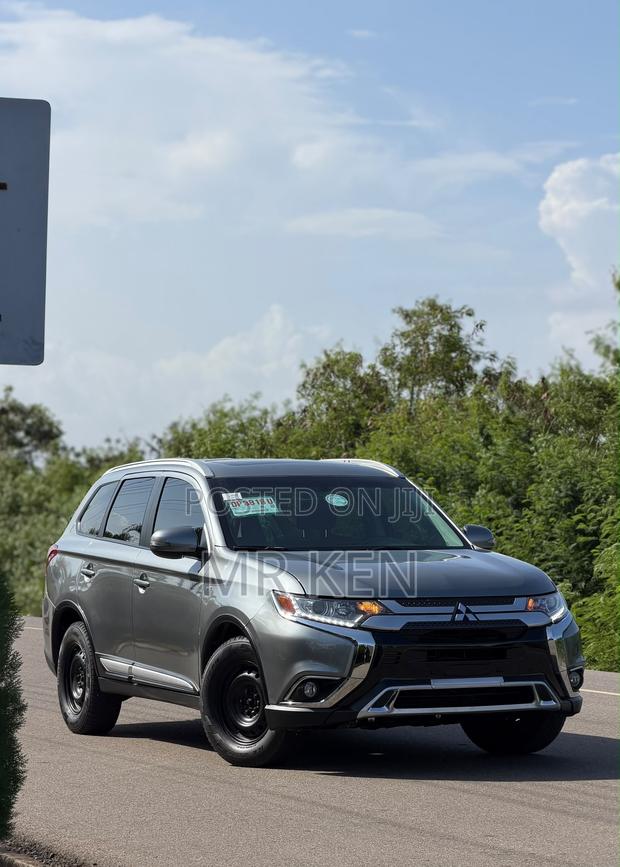 Mitsubishi Outlander SE AWC 2018 Gray