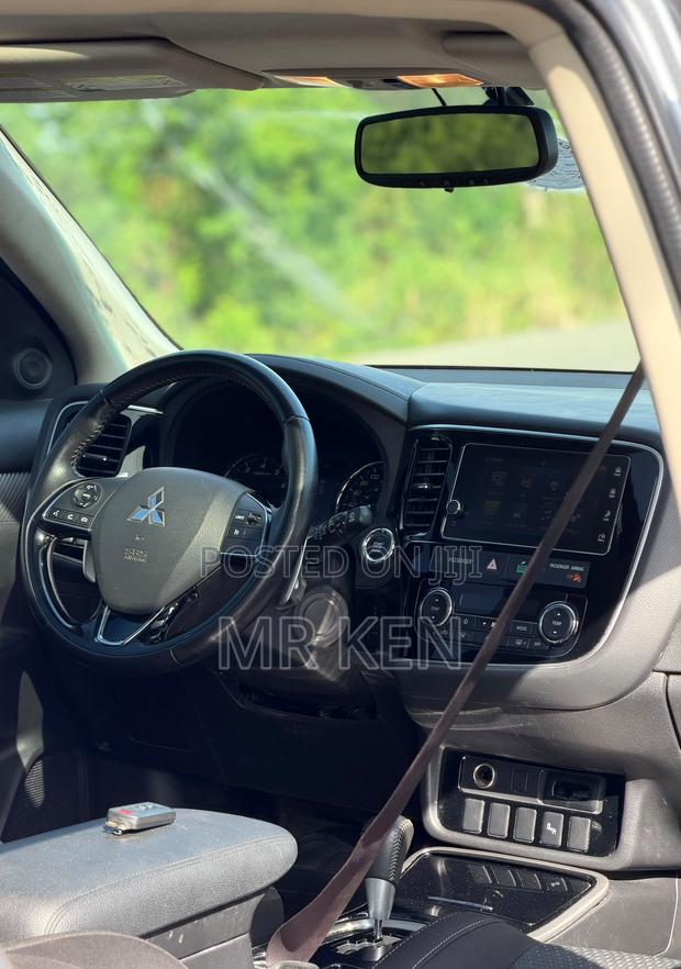 Mitsubishi Outlander SE AWC 2018 Gray