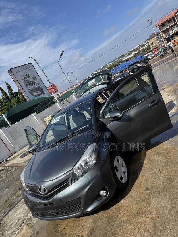 Toyota Vitz 1.5 FWD 5dr 2013 Gray