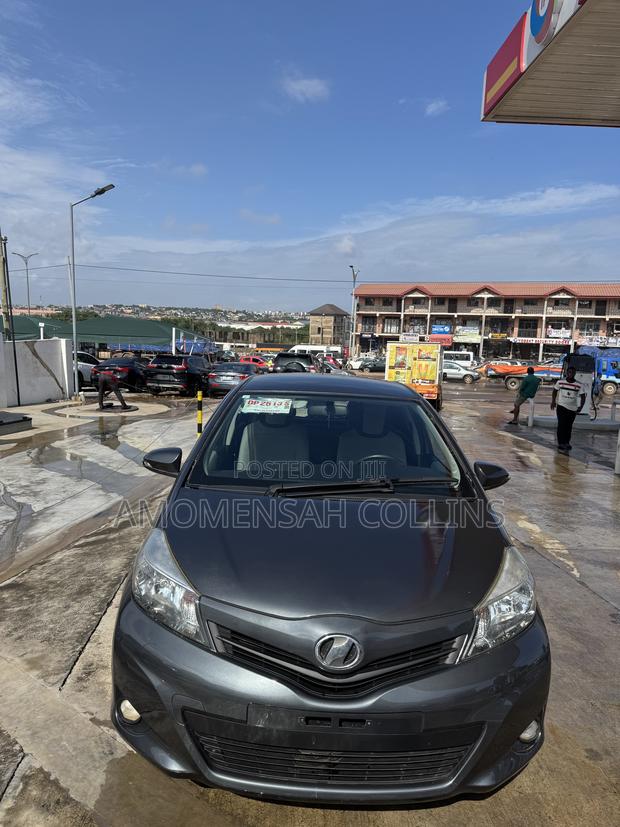 Toyota Vitz 1.5 FWD 5dr 2013 Gray