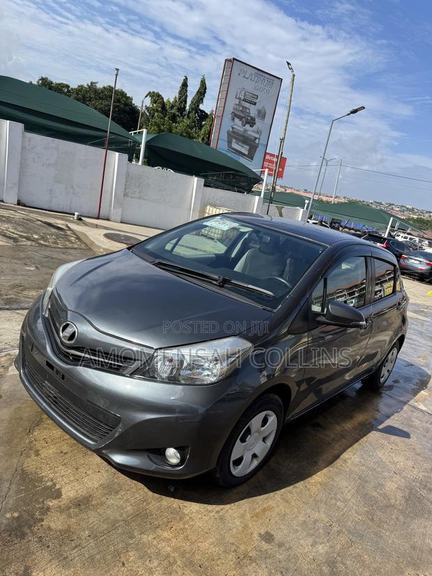 Toyota Vitz 1.5 FWD 5dr 2013 Gray