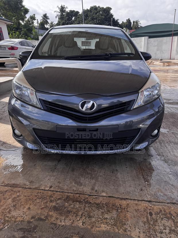 Toyota Vitz 1.5 FWD 5dr 2013