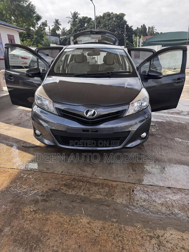 Toyota Vitz 1.5 FWD 5dr 2013