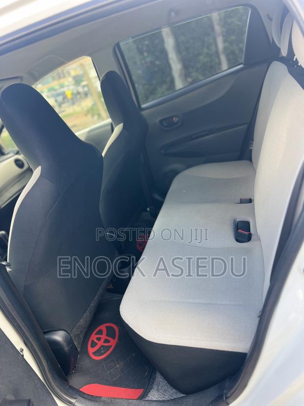 Toyota Vitz 1.0 FWD 5dr 2013 White