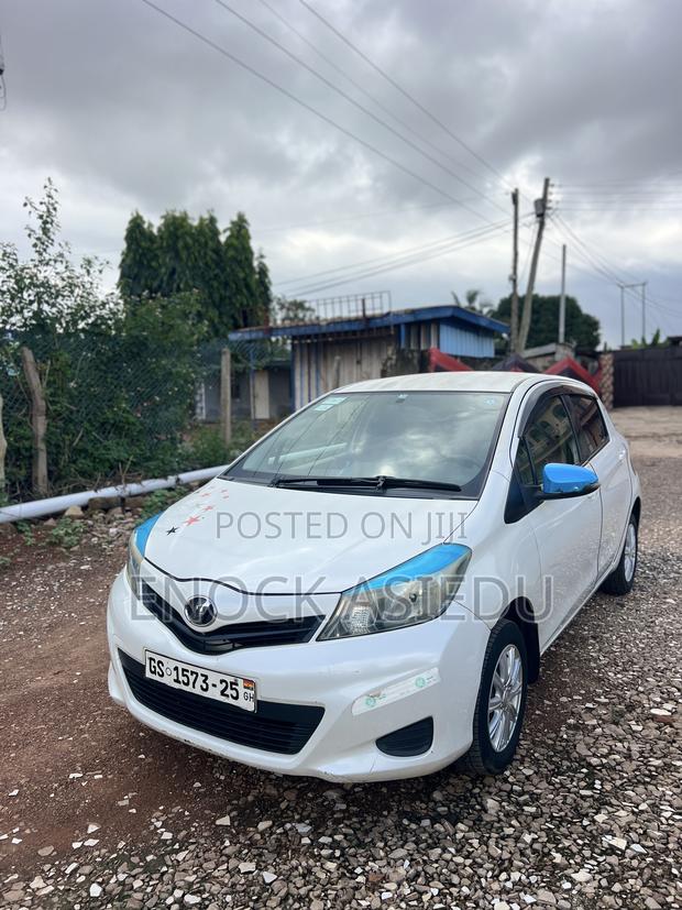 Toyota Vitz 1.0 FWD 5dr 2013 White