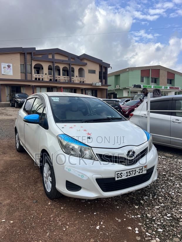 Toyota Vitz 1.0 FWD 5dr 2013 White