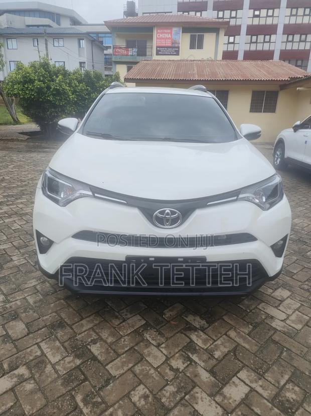 Toyota RAV4 2017 White