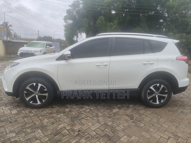 Toyota RAV4 2017 White
