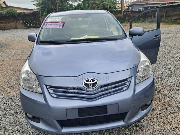 Toyota Verso 2012 Blue