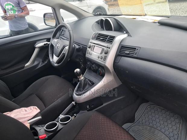 Toyota Verso 2012 Blue