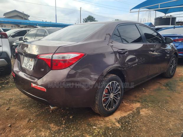 Toyota Corolla LE 4dr Sedan (1.8L 4cyl CVT) 2016 Brown