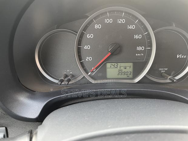 Toyota Vitz 1.0 FWD 5dr 2013 White