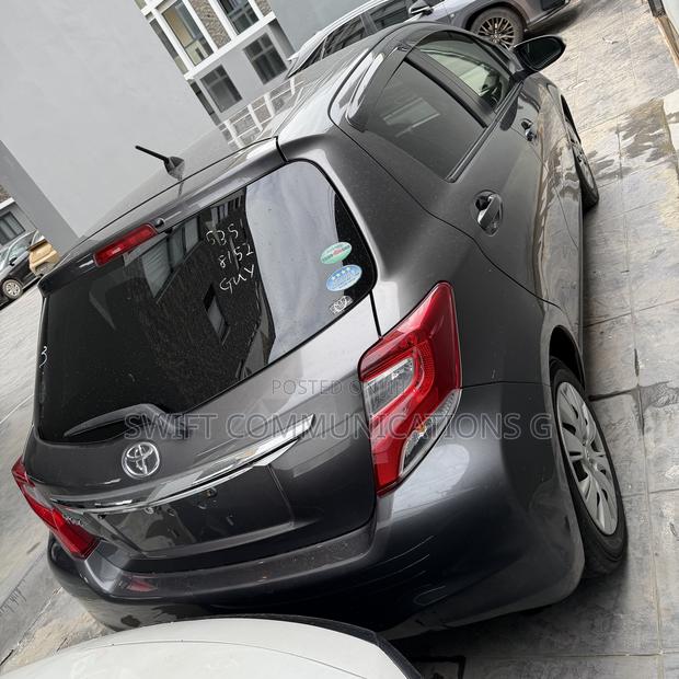 Toyota Vitz 1.5 FWD 5dr 2016 Gray