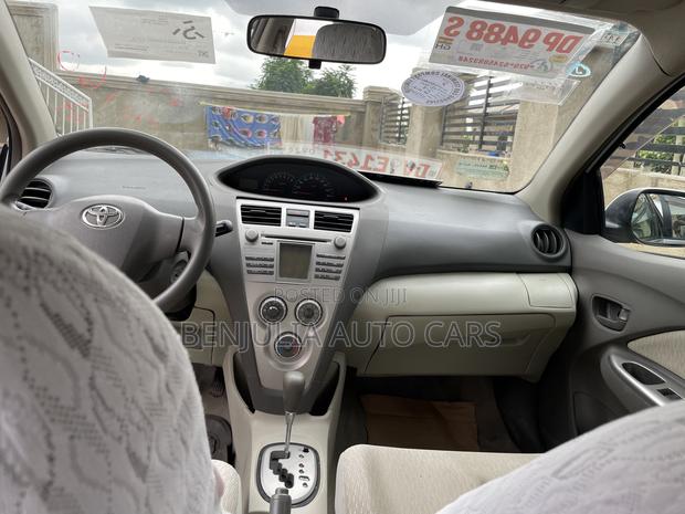 Toyota Belta 2011 Gray