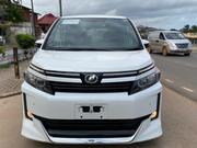 Toyota Voxy 2015 White for sale
