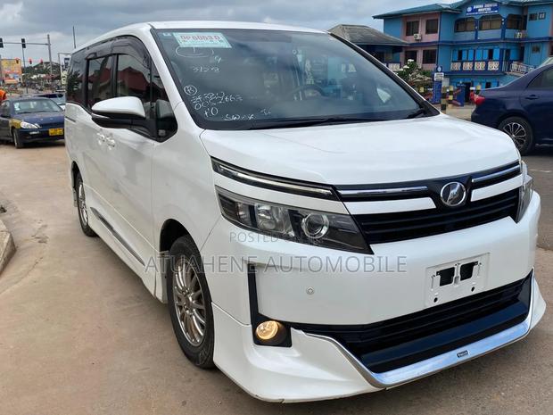 Toyota Voxy 2015 White