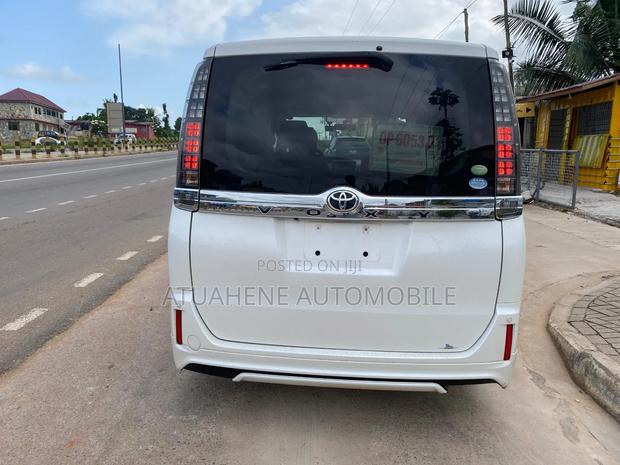 Toyota Voxy 2015 White