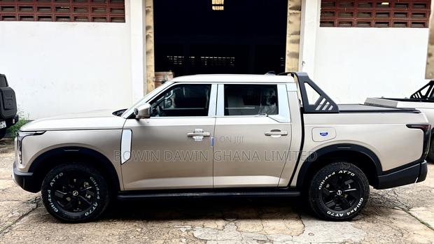 New Nissan Z9 2.0T Petrol 4WD 2025 Gold