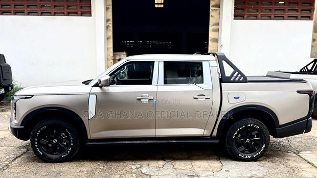 New Nissan Z9 2.0T Petrol 4WD 2025 Gold