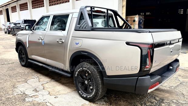 New Nissan Z9 2.0T Petrol 4WD 2025 Gold