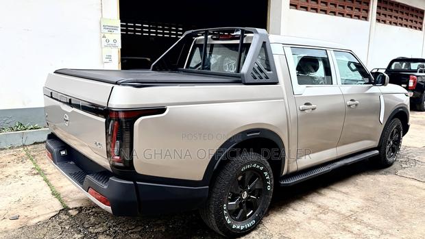 New Nissan Z9 2.0T Petrol 4WD 2025 Gold
