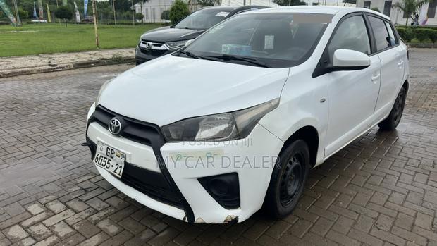 Toyota Yaris SE Hatchback 5dr 2015 White