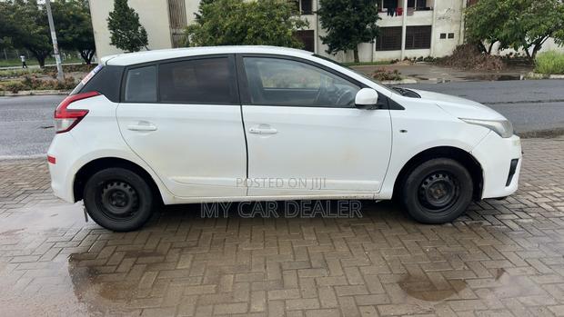 Toyota Yaris SE Hatchback 5dr 2015 White