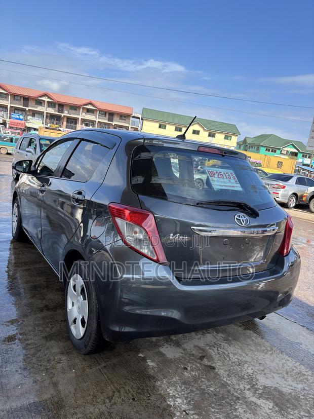 Toyota Vitz 1.0 FWD 3dr 2013 Gray