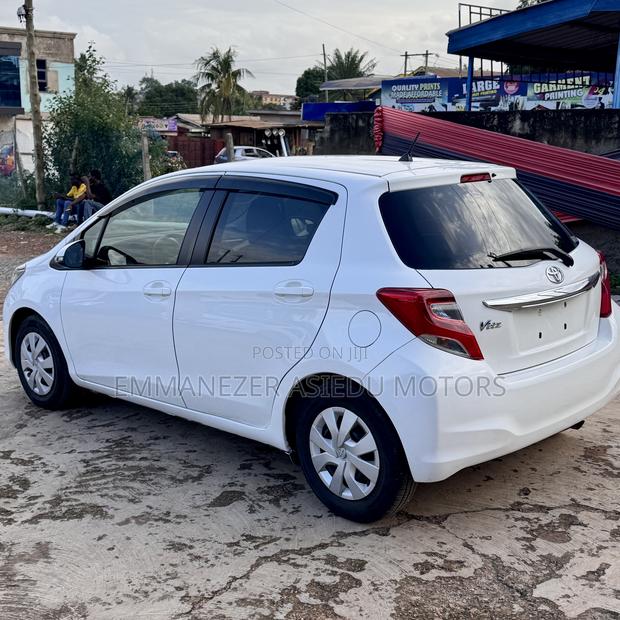 Toyota Vitz 1.3 FWD 5dr 2015 White