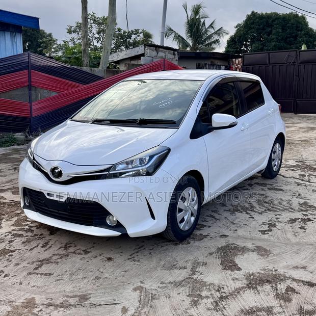 Toyota Vitz 1.3 FWD 5dr 2015 White