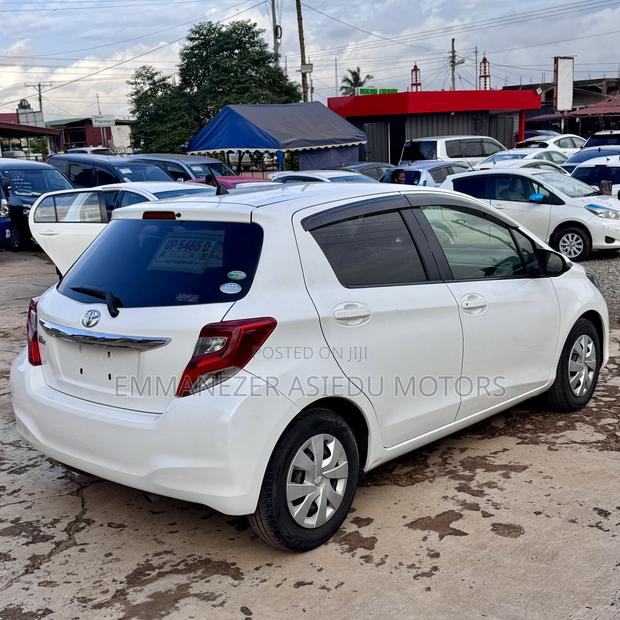 Toyota Vitz 1.3 FWD 5dr 2015 White