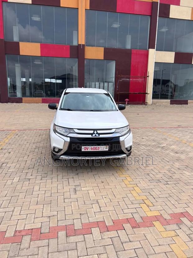 Mitsubishi Outlander 2017 White