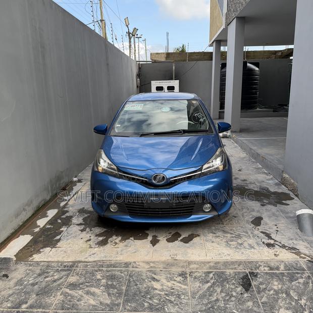 Toyota Vitz 1.5 FWD 5dr 2014 Blue
