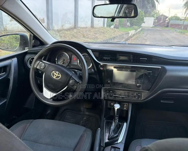 Toyota Corolla 2018 White