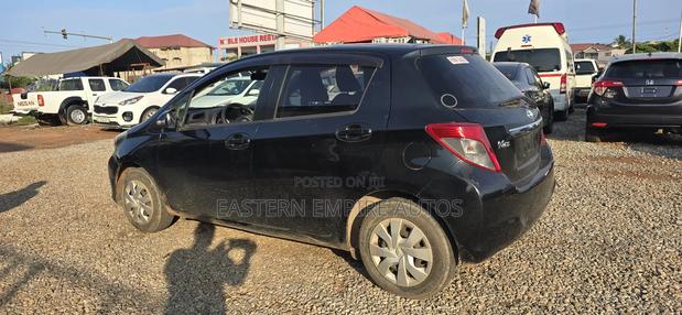 Toyota Vitz 1.3 FWD 5dr 2012 Black