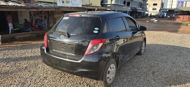 Toyota Vitz 1.3 FWD 5dr 2012 Black