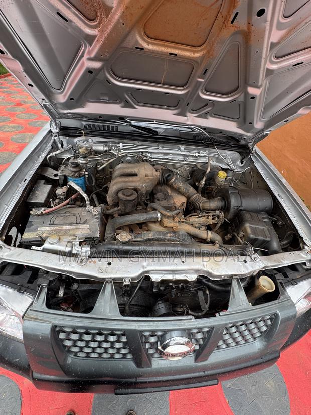 Nissan Hardbody 2008 Silver