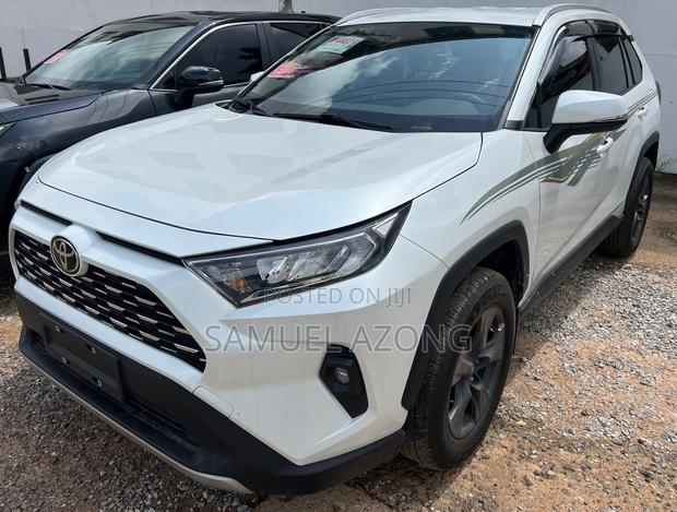 Toyota RAV4 XLE AWD 2023 White